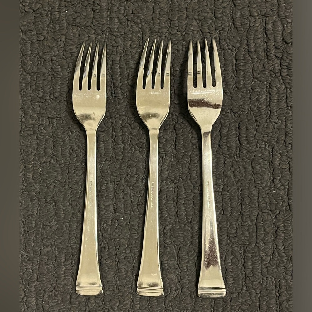 Dorchester Stainless by ONEIDA Dinner Forks  (3) - Picture 3 of 5